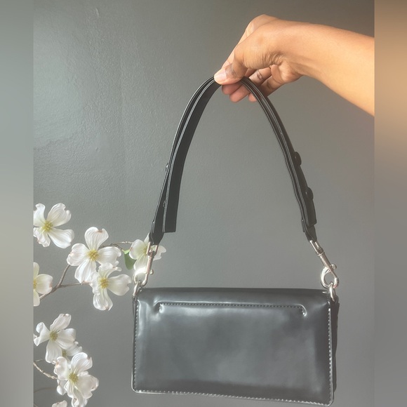 ZARA: Black shoulder bag with flap - Picture 7 of 9